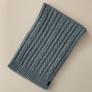 100% wool A&F scarf blue